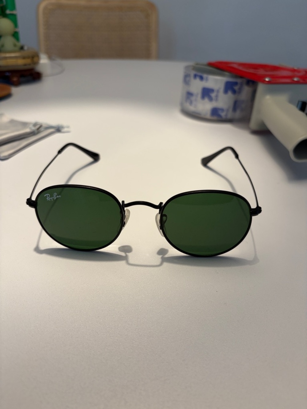 Ray-Ban Round Metal Sunglasses in Black with Green Lenses - Picture 5 of 5